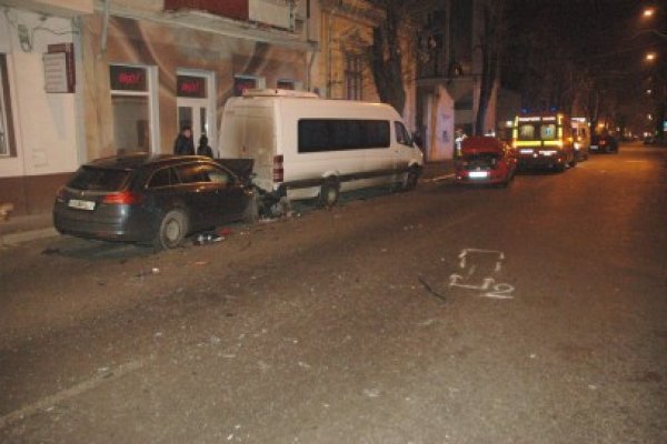 Medicul Gavrizi, implicată într-un accident în care 5 maşini au fost avariate, este în comă profundă